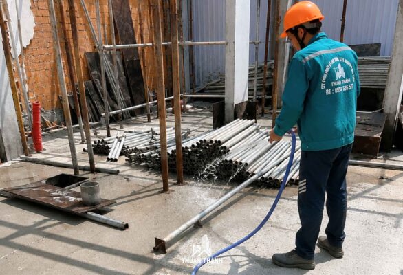 Tưới bảo dưỡng bê tông bể nước