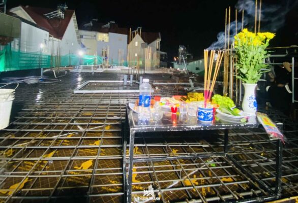 Cúng trước khi đổ bê tông Cúng trước khi đổ bê tông