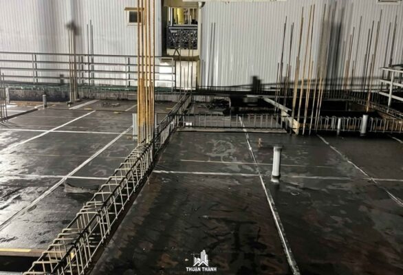 Dán băng keo các khe hở Dán băng keo các khe hở
