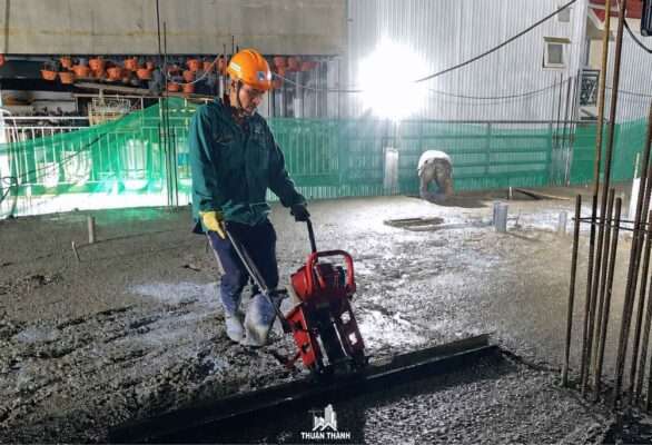Đổ bê tông lầu 2 Đổ bê tông lầu 2