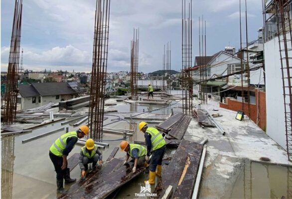Lắp đặt coppha cột lầu 1