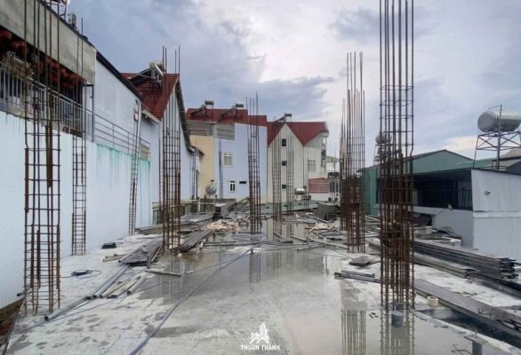 Lắp đặt cốt thép cột lầu 1