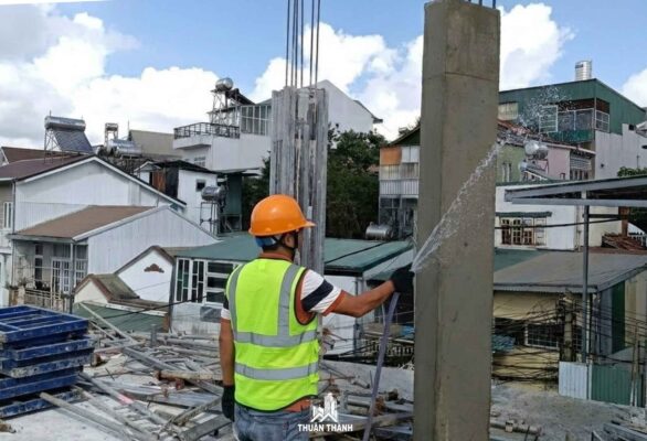 Tưới bảo dưỡng cột