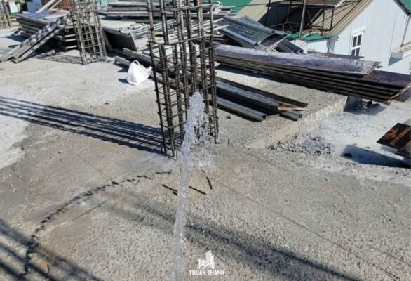 Tưới bảo dưỡng sàn lầu 2