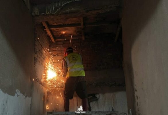 Đục tỉa vữa cũ Đục tỉa vữa cũ