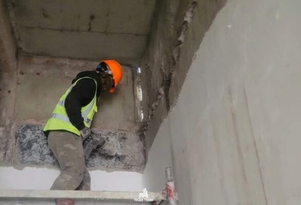 Đục tỉa vữa cũ Đục tỉa vữa cũ